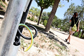 Durante la noche la zona permanece totalmente a oscuras | Jesús Cruces