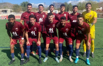  Equipo del Eldense B que arrancó la Liga goleando. B.G.