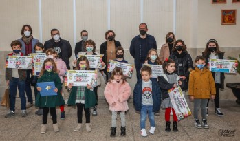 Los premiados junto a miembros del concurso | J.C.