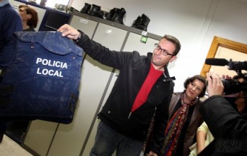 Los agentes hace meses lamentaron el mal estado de los chalecos antibalas | Jesús Cruces.