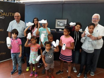Una unión solidaria entre Elda y Bilbao calza a 200 niños sin recursos