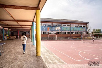 Los centros educativos abrirán sus poco más de tres semanas | Nando Verdú. puertas en 