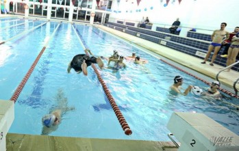 El equipo de natación del CEE gana 25 medallas en el 17º Trofeo Villa de Petrer