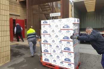 La tienda del agua dona 2.000 unidades de agua embotellada al Hospital 