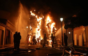 El fuego devoró las fallas para poner fin a las fiestas del 90 aniversario.