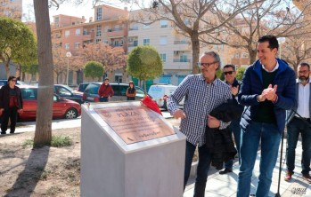 Alfaro y el hermano de Teófilo, Celestino del Valle, han inaugurado la placa.