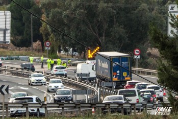 El accidente ha provocado colas kilométricas | J.C. 