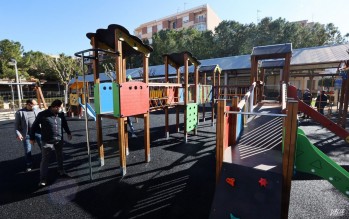 Petrer renueva los juegos infantiles de cuatro parques públicos