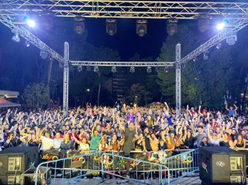 Imagen de  fiesta de Los 40 en la Plaza Castelar.