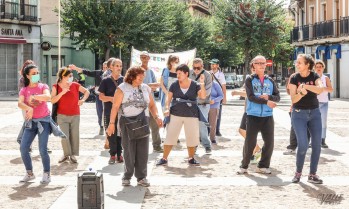 Imagen del flashmob que se ha realizado frente al Ayuntamiento.