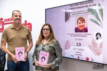 El edil de Cultura, Iñaki Pérez, y la directora de ACAE, Concha Maestre, han presentado el evento | Nando Verdú. 