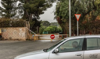 El riesgo  de nuevos hundimientos ha obligado a cortar el tráfico.