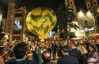 Un año más un gran globo surcó el cielo eldense.