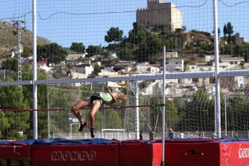 La petrerense Paula García consigue su mejor marca en salto de altura