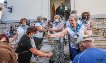 A la entrada de Santa Ana se ha repartido espliego | J.C.