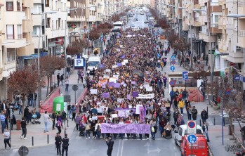 Unas 2.000 personas han participado en esta manfestación.