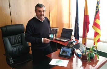 El alcalde de Petrer crea una línea de Whatsapp para tener 