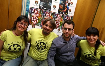 Los miembros de Art en Bitrir, junto a Portillo, se han mostrado ilusionados con el proyecto | Jesús Cruces.