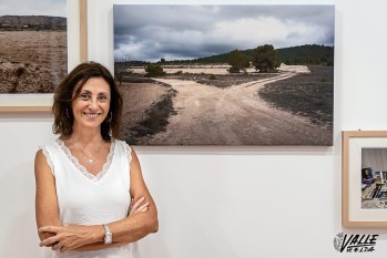 Mercedes Candelas junto a una de sus obras | Nando Verdú.