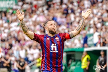 El golazo que marcó en Elche David Timor significó el número 300 del Eldense en Segunda División | Nando Verdú.