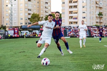 Imagen del partido ante el Eibar disputado en el Nuevo Pepico Amat en la primera vuelta de la temporada | Nando Verdú. 