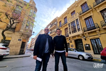 El Partido Popular critica que el Ayuntamiento no haya adquirido la casa de Pepe El Barata, a la izquierda. 