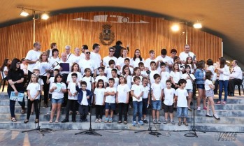 El coro interpretó parte de las melodías junto a las bandas y el público  | Jesús Cruces.