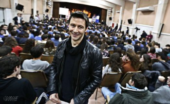 El eldense visitó el colegio Sagrada Familia para apadrinar su 1º Festival de cortos | Jesús Cruces.