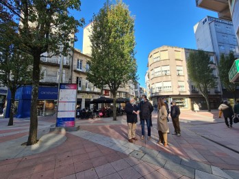 Los eldenses quisieron conocer de cerca las políticas de Pontevedra.