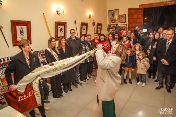 La bandera del 75 aniversario se bendijo en la ermita de San Antón | J.C.