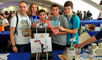 Cuatro alumnos del IES La Melva destacan en la Feria de Robótica de Valencia con un juego de habilidad