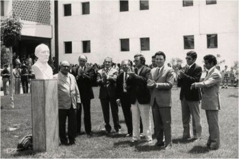 Imagen de la inauguración del busto de Azorín.