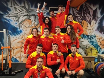 Aitor Puche, en el centro de la imagen, junto al equipo español | Paqui Martínez Soler