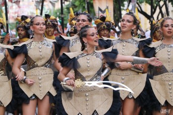 Los festeros del bando de la media luna tomaron la ciudad | Marta Maestre. 