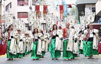 Las tropas huestes podrán desfilar ahora por las calles de Elda con su himno | Jesús Cruces.