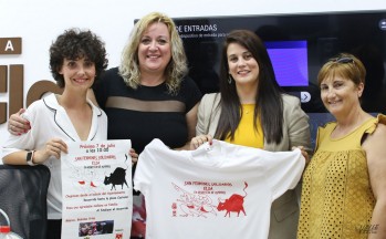 Las camisetas solidarias para el encierro de San Fermín en Elda ya están a la venta