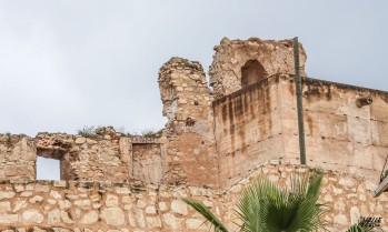 El lienzo entre torres ha sufrido daños tras las últimas lluvias. 