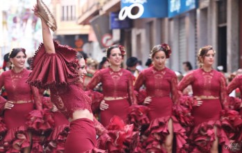 Unas 6.000 personas participan en estas fiestas.