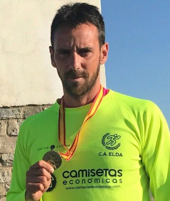 El atleta Jorge Sánchez de Camisetas Económicas Elda, campeón de España de M35