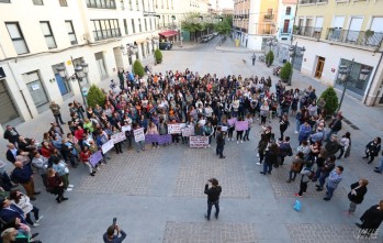 Unas 300 personas se han manifestado contra la sentencia de 