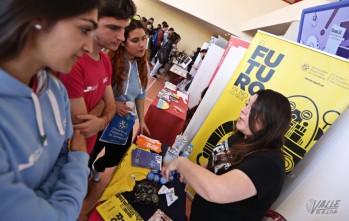 Cada año muchos jóvenes visitan la feria | Jesús Cruces.