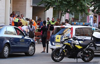 El hombre ha sido reanimado por viandantes y Policía Local hasta que ha llegado la ambulancia | Jesús Cruces.