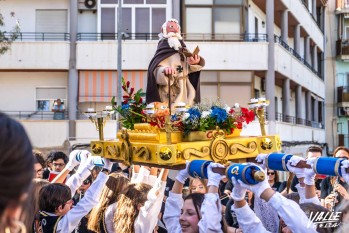 Los menores hicieron las tradicionales vueltas al Santo | Nando Verdú. 