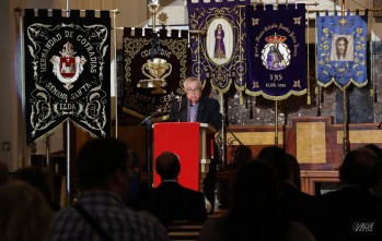 El pregonero recibió un caluroso aplauso de los presentes.