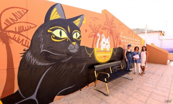 Un gran gato negro protagoniza uno de los murales de Noba41 | Jesús Cruces.