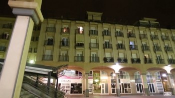 Miles de personas en Elda y Petrer aplauden la labor del personal sanitario