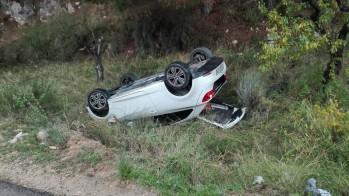 Vuelca un vehículo en la zona de Ferrusa