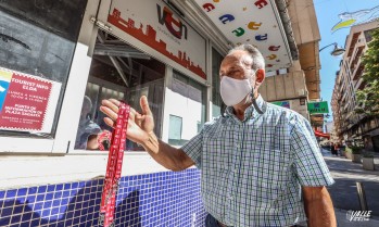 Los porta mascarillas se pueden recoger en el Quiosco de Sagasta | J.C.