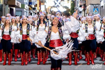 Los festeros derrocharon alegría en el primer desfile | Nando Verdú.
