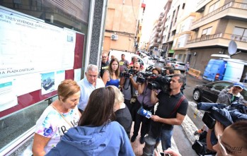 Una de los familiares de la joven agredida ha atendido a los medios de comunicación nacionales | Jesús Cruces.